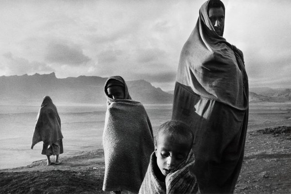 revistaprosaversoearte.com - Exposição 'Sebastião Salgado: Êxodos', em Curitiba