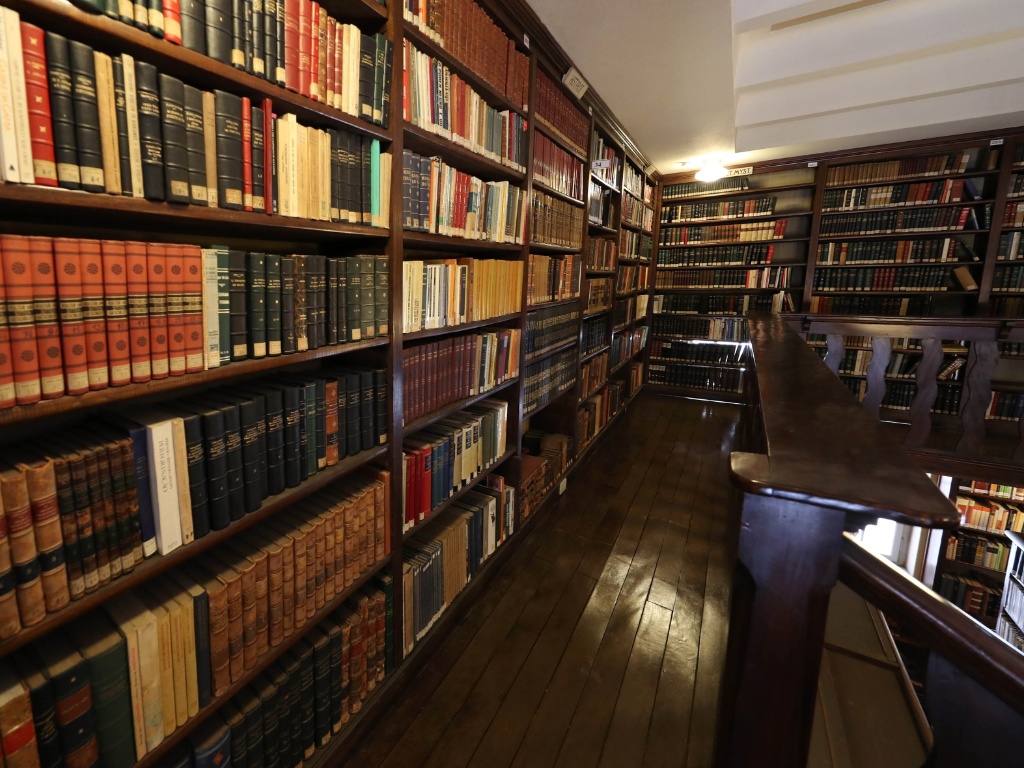 revistaprosaversoearte.com - Biblioteca mais antiga de São Paulo, no Mosteiro de São Bento