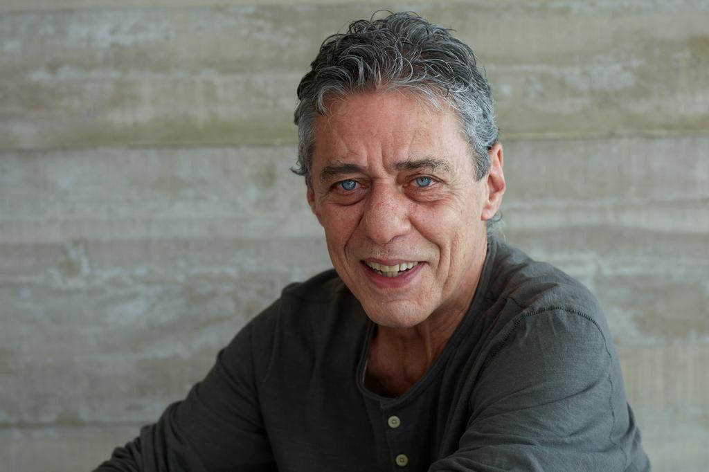 Chico Buarque vence prêmio literário na França