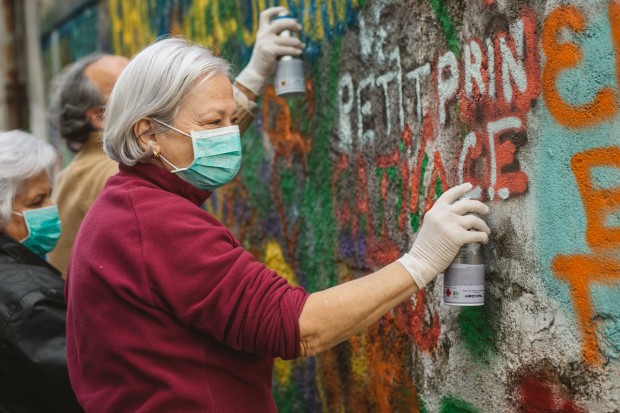 revistaprosaversoearte.com - Oficinas que ensinam idosos a grafitar pelas ruas de Lisboa, Portugal