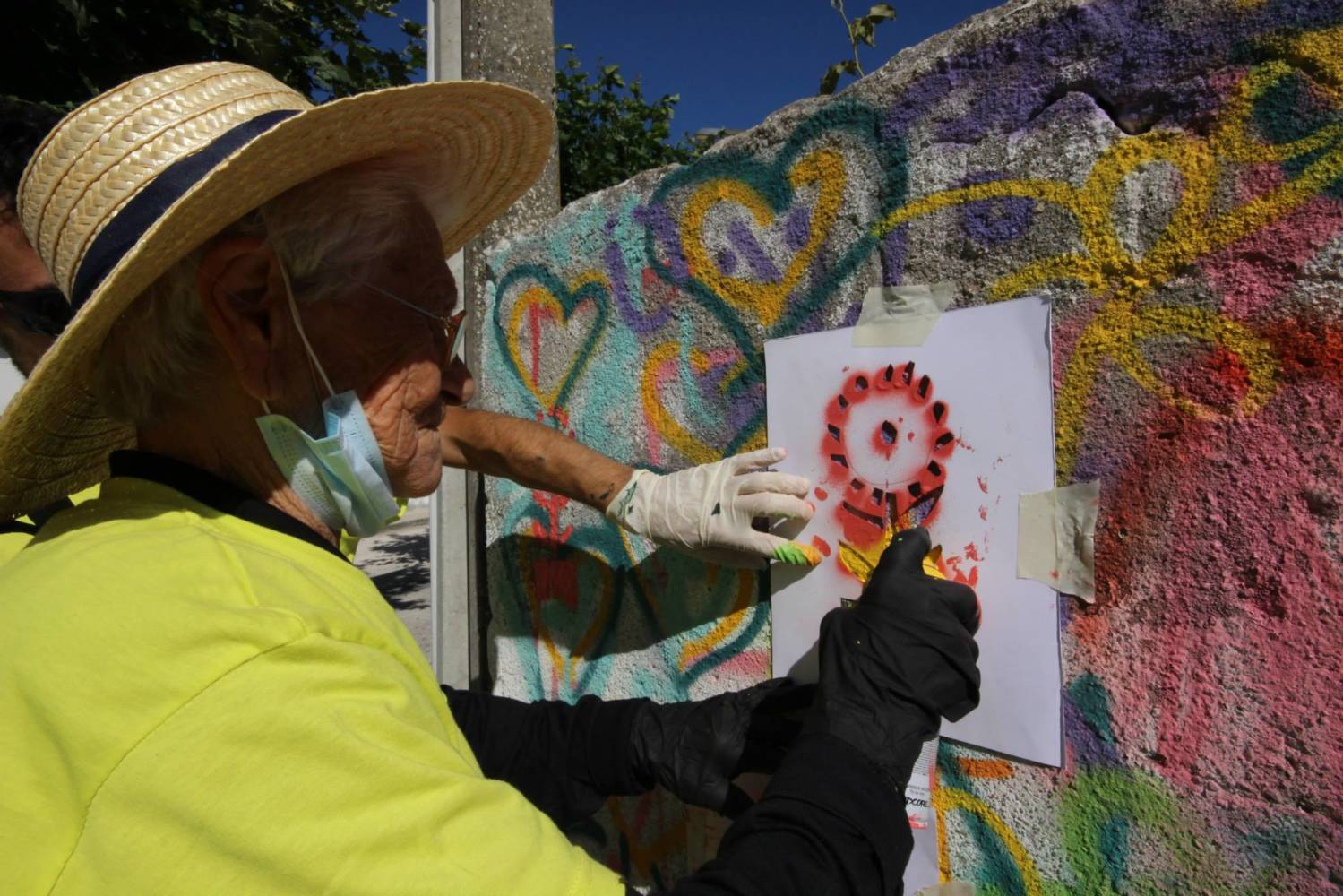 revistaprosaversoearte.com - Oficinas que ensinam idosos a grafitar pelas ruas de Lisboa, Portugal