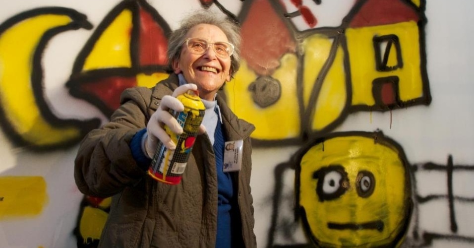 revistaprosaversoearte.com - Oficinas que ensinam idosos a grafitar pelas ruas de Lisboa, Portugal