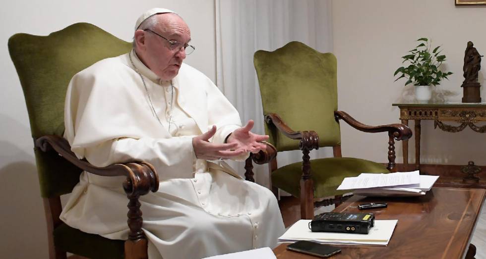 revistaprosaversoearte.com - Papa Francisco: “O perigo em tempos de crise é buscar um salvador que nos devolva a identidade e nos defenda com muros”