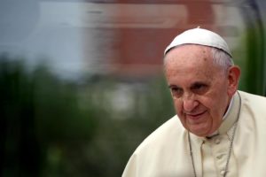 revistaprosaversoearte.com - Papa Francisco: “O perigo em tempos de crise é buscar um salvador que nos devolva a identidade e nos defenda com muros”