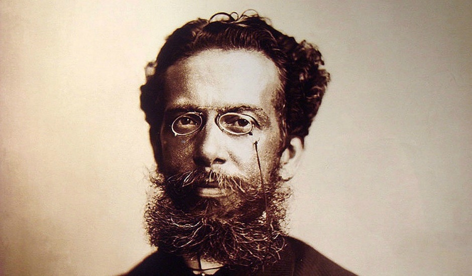 “O país real, esse é bom, revela os melhores instintos; mas o país oficial, esse é caricato e burlesco” – Machado de Assis