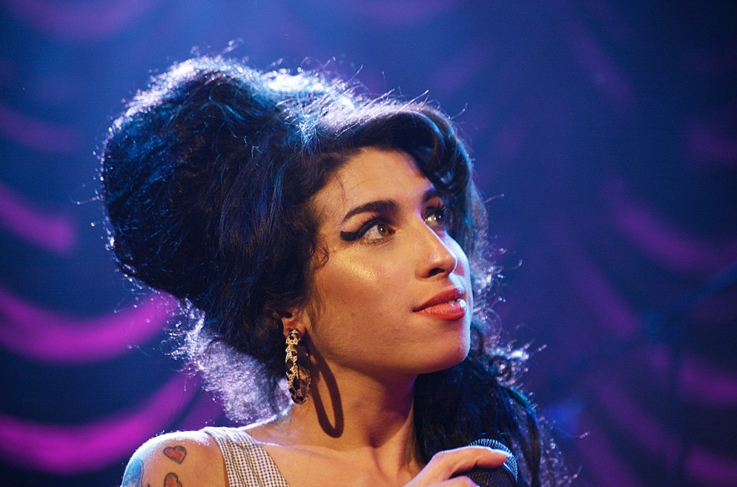 Amy Winehouse na contramão do amor líquido – Anna Carolina Pinto