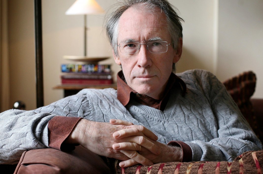 ‘Defendam a liberdade de expressão’, diz o escritor inglês Ian McEwan aos formandos do Dickinson College