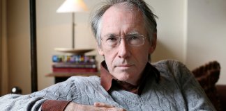 ‘Defendam a liberdade de expressão’, diz o escritor inglês Ian McEwan aos formandos do Dickinson College