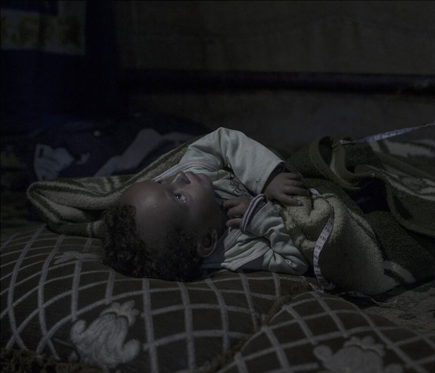 revistaprosaversoearte.com - Imagens sombrias mostram onde crianças refugiadas dormem