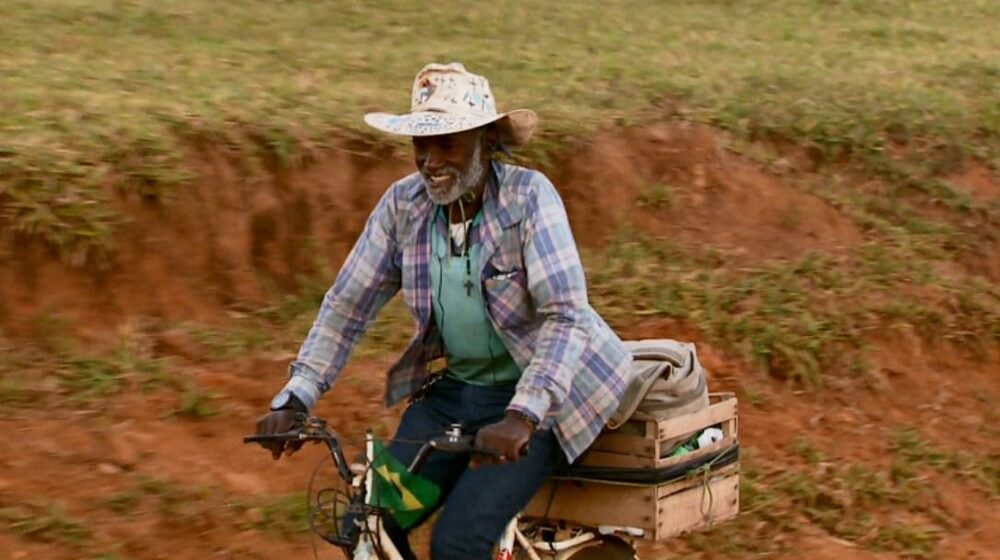 Seu José, morador de zona rural pedala 16 km para tratamento de hemodiálise em MG