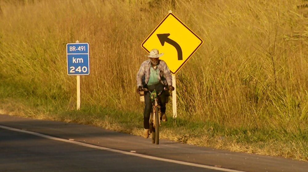 revistaprosaversoearte.com - Seu José, morador de zona rural pedala 16 km para tratamento de hemodiálise em MG