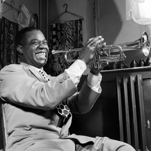 revistaprosaversoearte.com - A vida secreta da lenda do jazz Louis Armstrong