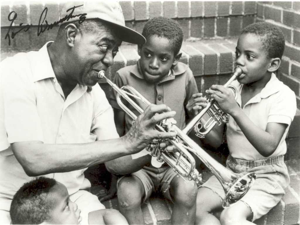 revistaprosaversoearte.com - A vida secreta da lenda do jazz Louis Armstrong
