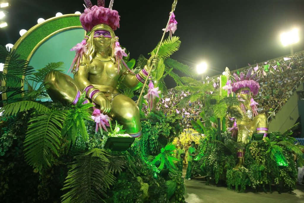 revistaprosaversoearte.com - Mangueira reconta história do Brasil em desfile com heróis da resistência negros e índios