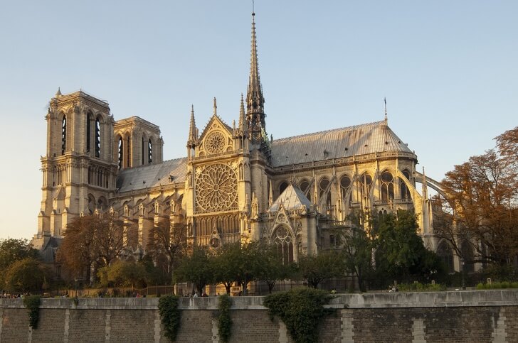 revistaprosaversoearte.com - Catedral de Notre-Dame, símbolo de Paris ardeu em chamas