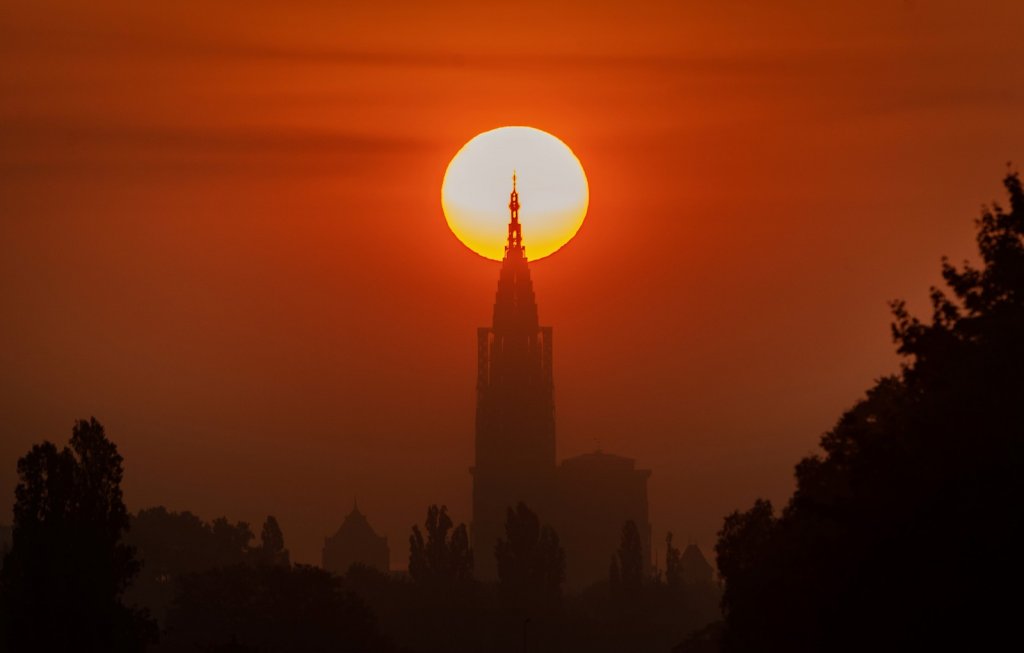 revistaprosaversoearte.com - Catedral de Notre-Dame, símbolo de Paris ardeu em chamas