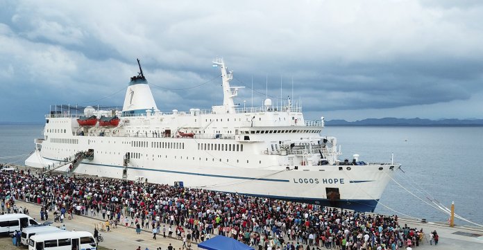 Maior livraria flutuante do mundo vai atracar em cinco cidades brasileiras em 2019