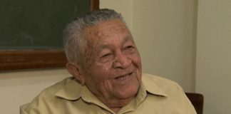 Idoso que se formou no ensino médio aos 91 anos lança livro de poesia em MG