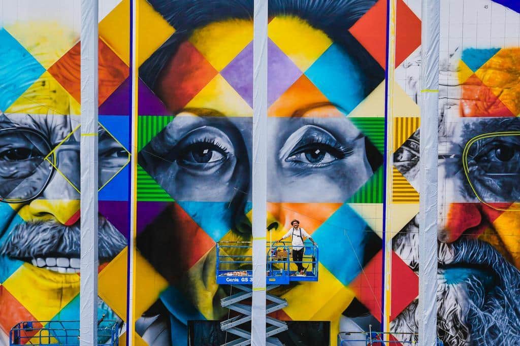 Eduardo Kobra retrata Paulo Freire, Clarice Lispector e Darcy Ribeiro em mural “Olhares da Educação”