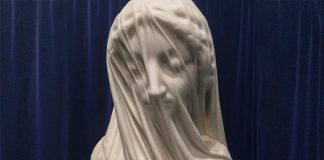 Extraordinário: você acredita que até o véu desta escultura é de mármore?