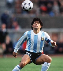 revistaprosaversoearte.com - 'O velório de Maradona', uma extraordinária crônica de Fabrício Carpinejar