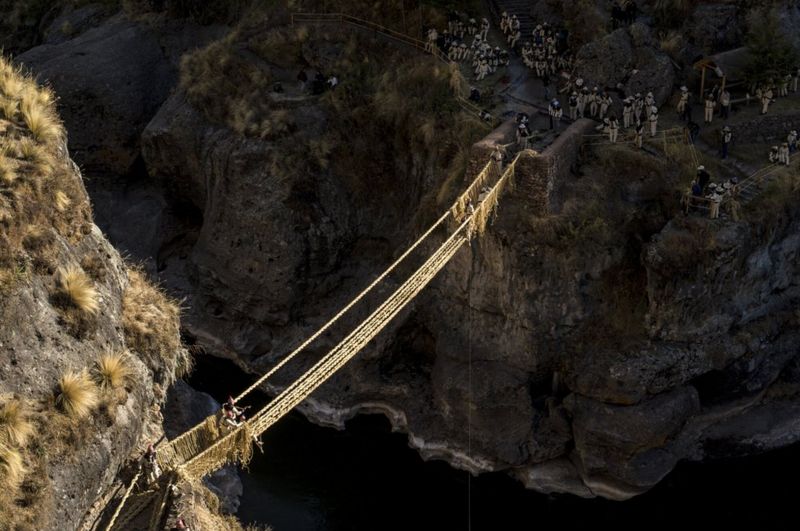 revistaprosaversoearte.com - A ponte de capim construída pelos incas que ainda é refeita todos os anos no Peru