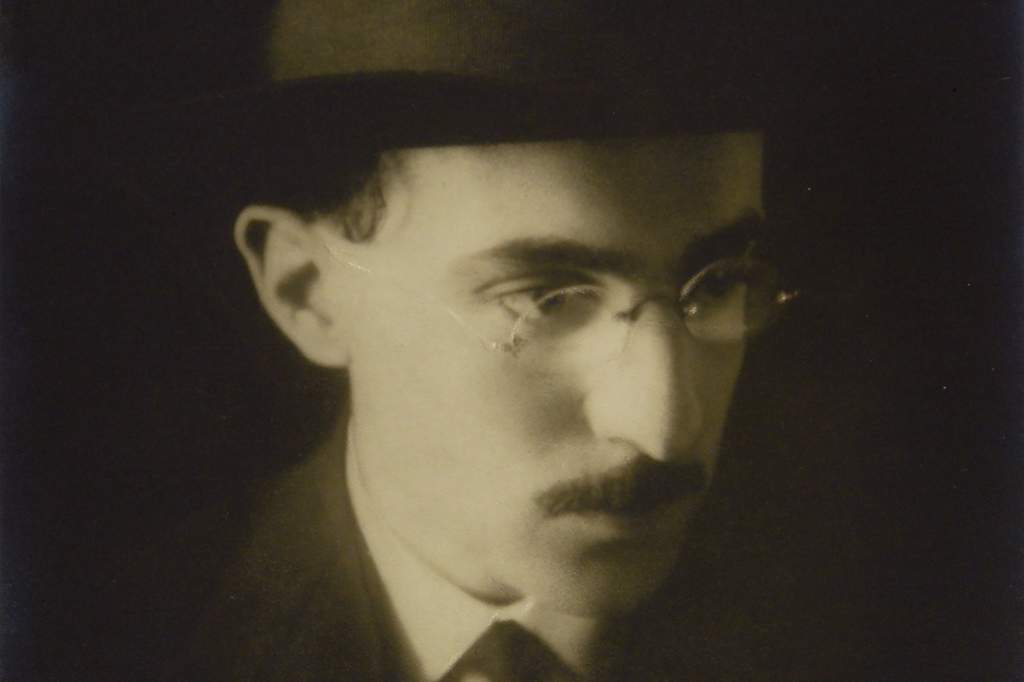 “Seja o que for que esteja no centro do Mundo” – um instigante poema reflexivo de Alberto Caeiro (Fernando Pessoa)