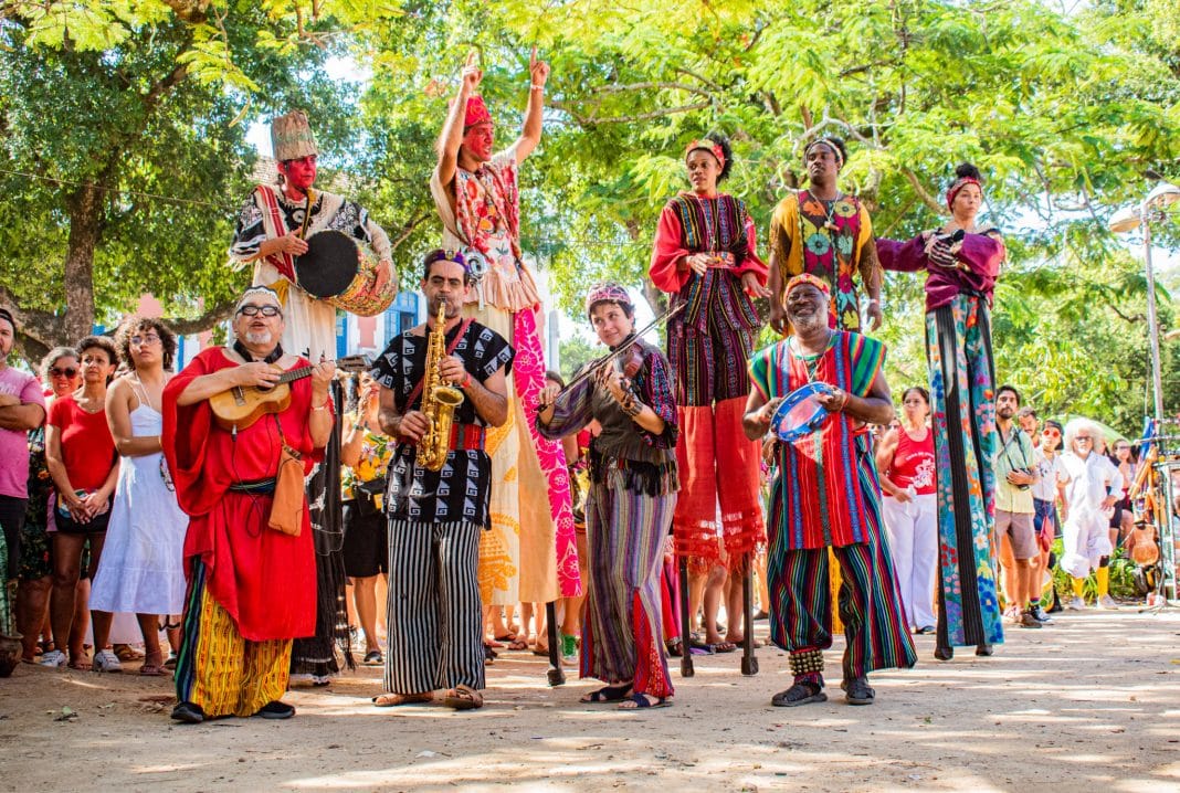 O espetáculo “Saga de Jorge” celebra no RJ o “Prêmio Shell de Teatro” da Companhia Mystérios e Novidades, em seus 40 anos