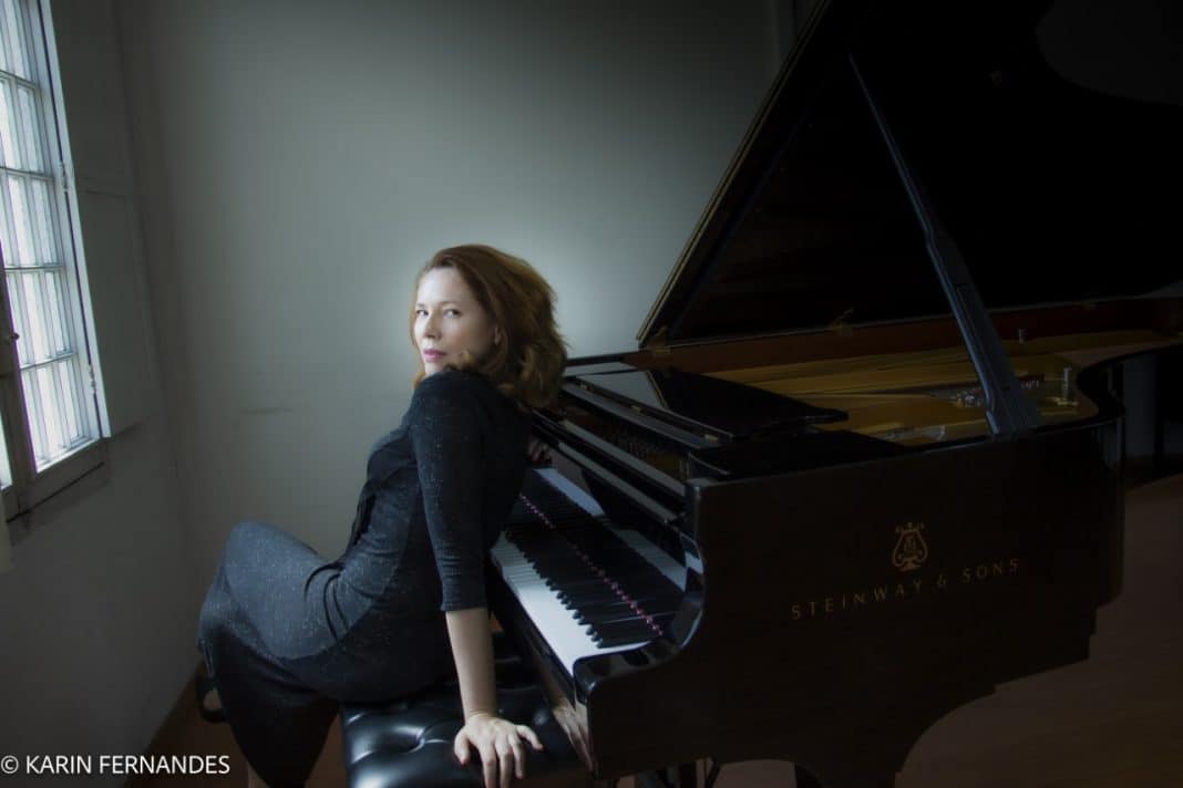 A Série Pianistas recebe a pianista Karin Fernandes, no Espaço Guiomar Novaes
