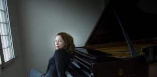 A Série Pianistas recebe a pianista Karin Fernandes, no Espaço Guiomar Novaes