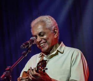 revistaprosaversoearte.com - Mário Sève lança álbum com capa de Elifas Andreato dedicado aos 80 anos de Paulinho da Viola