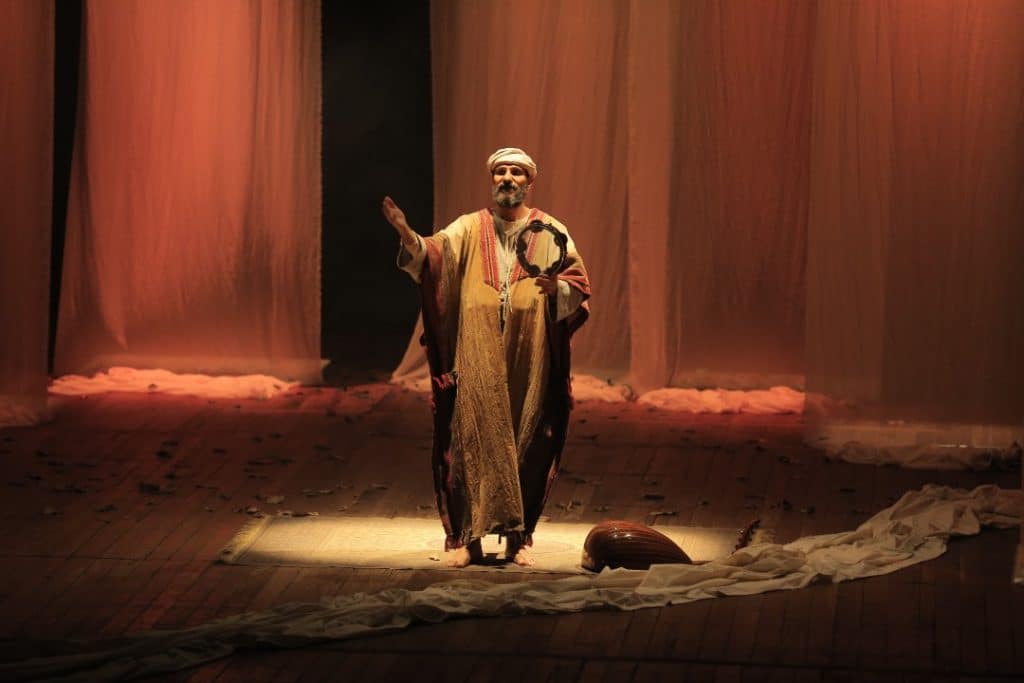 revistaprosaversoearte.com - Adaptado do clássico de Khalil Gibran, o espetáculo “O Profeta” estreia no Teatro B32, em São Paulo