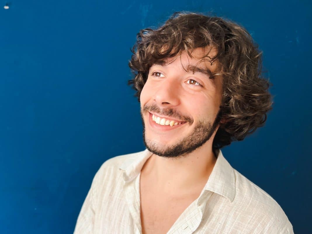 Vitor Novello lança single com participação de Marcelo Caldi