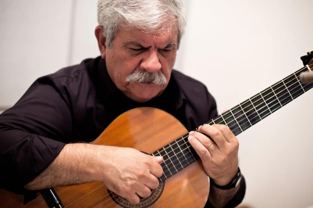 Dori Caymmi apresenta o álbum “Sonetos sentimentais para violão e orquestra”