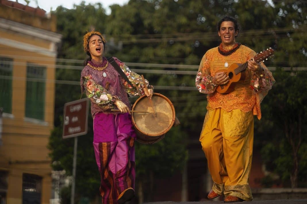 ‘PRONCOVÔ’, show cênico de Laura de Castro e Zé Motta se apresenta em BH e outras cinco cidades do interior de Minas