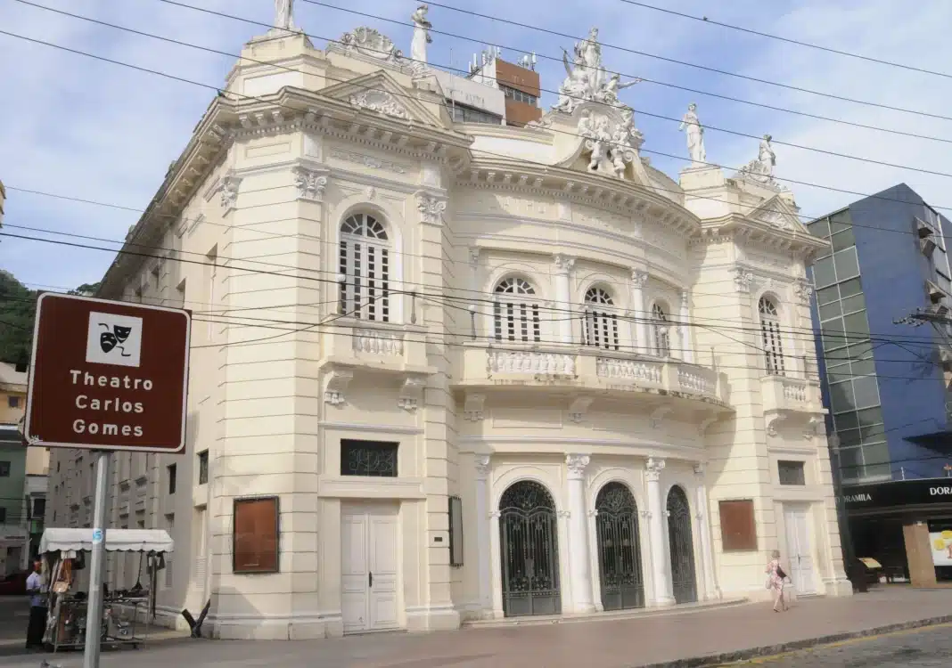 BNDES aporta R$ 10 mi, e teatro mais antigo do Espírito Santo começa a ser restaurado