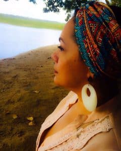 revistaprosaversoearte.com - 'Batom Bacaba', álbum da cantora amapaense Patricia Bastos