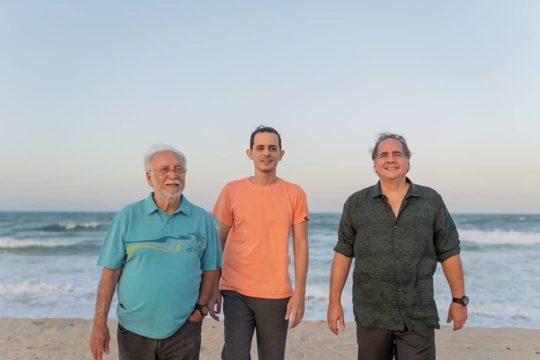 ‘Nós e o Mar’, álbum de Roberto Menescal, Diogo Monzo e Ricardo Bacelar
