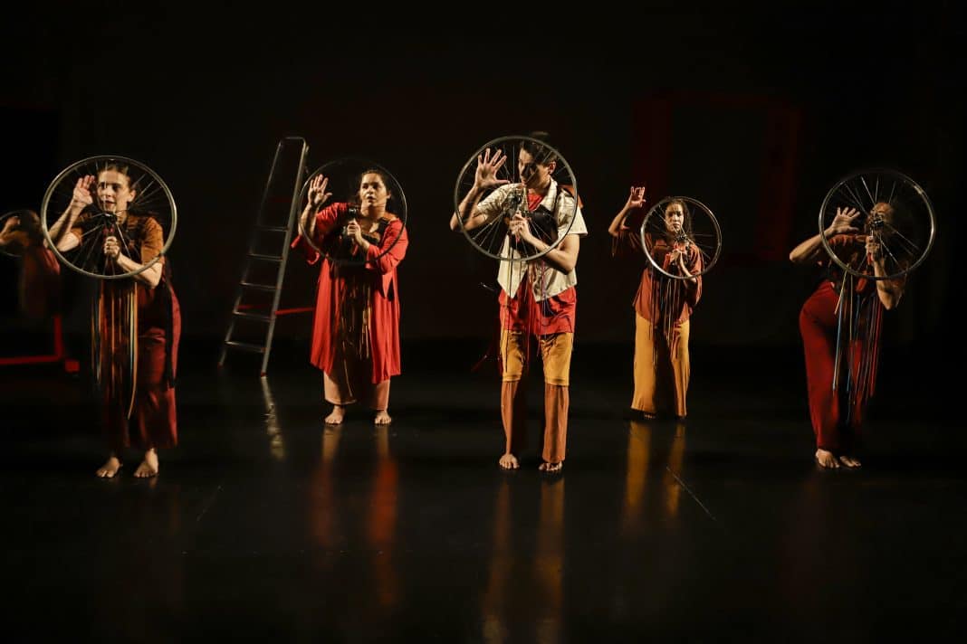 Teatro Sérgio Cardoso recebe a Cia. Dança Sem Fronteiras com o espetáculo Ciranda de Retina e Cristalino