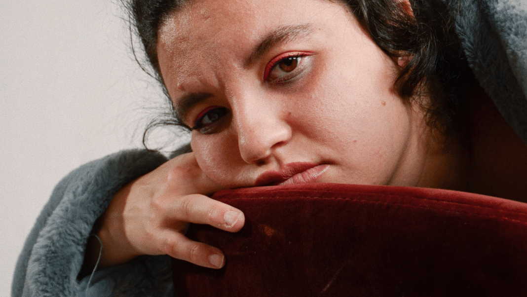 Espetáculo ‘Exausta em Cena’ estreia no Teatro Pequeno Ato