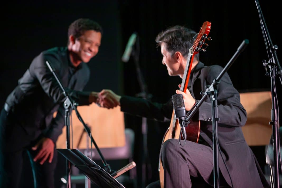 Tenor Jean William e violonista Rafael Altro apresentam concerto na Sociedade Filarmônica Lyra