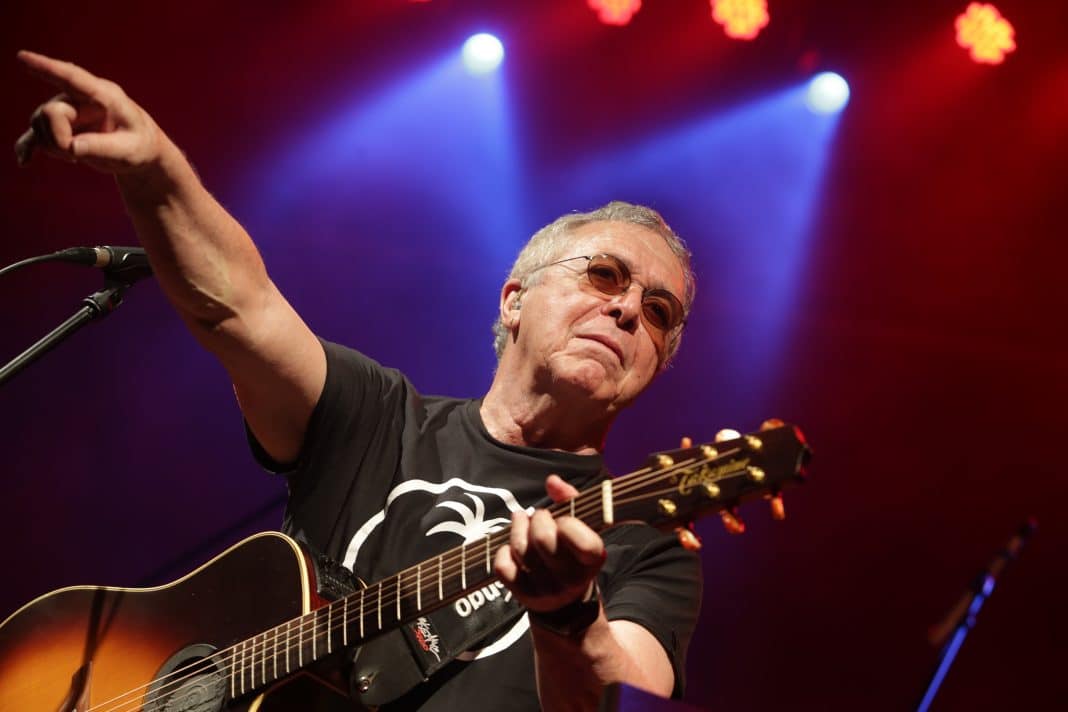 Luiz Carlos Sá lança seu primeiro álbum solo, intitulado “Solo e Bem Acompanhado”