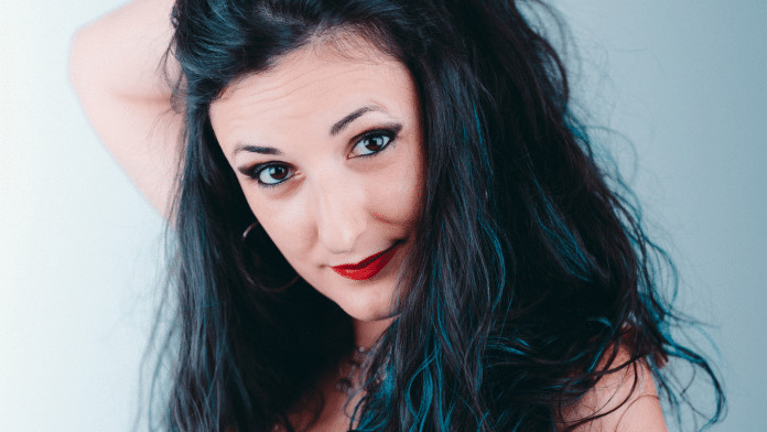 ‘A Gente se Encontra no Final’, primeiro single da cantora e compositora romena Mara Halunga