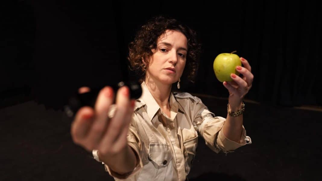 Espetáculo ‘Um Azul Nos Bueiros de São Paulo’ resgata mulheres dramaturgas proibidas pela censura