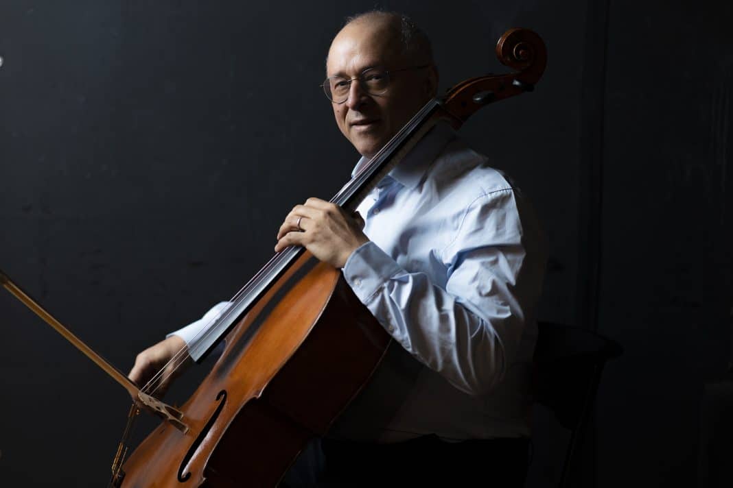 Antonio Meneses apresenta o álbum ‘Bach: The Cello Suites’