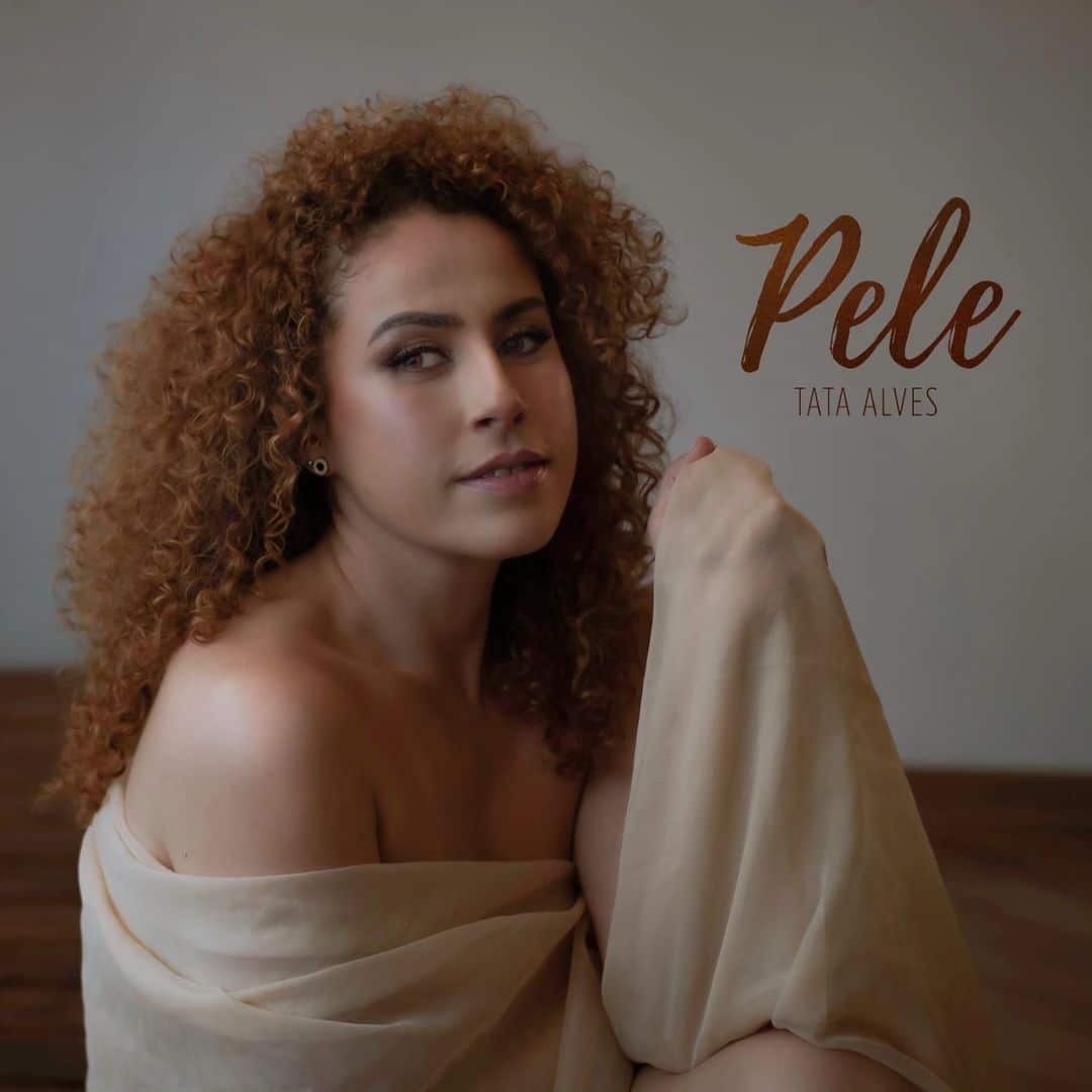 revistaprosaversoearte.com - Tata Alves lança disco 'Pele' com canções autorais