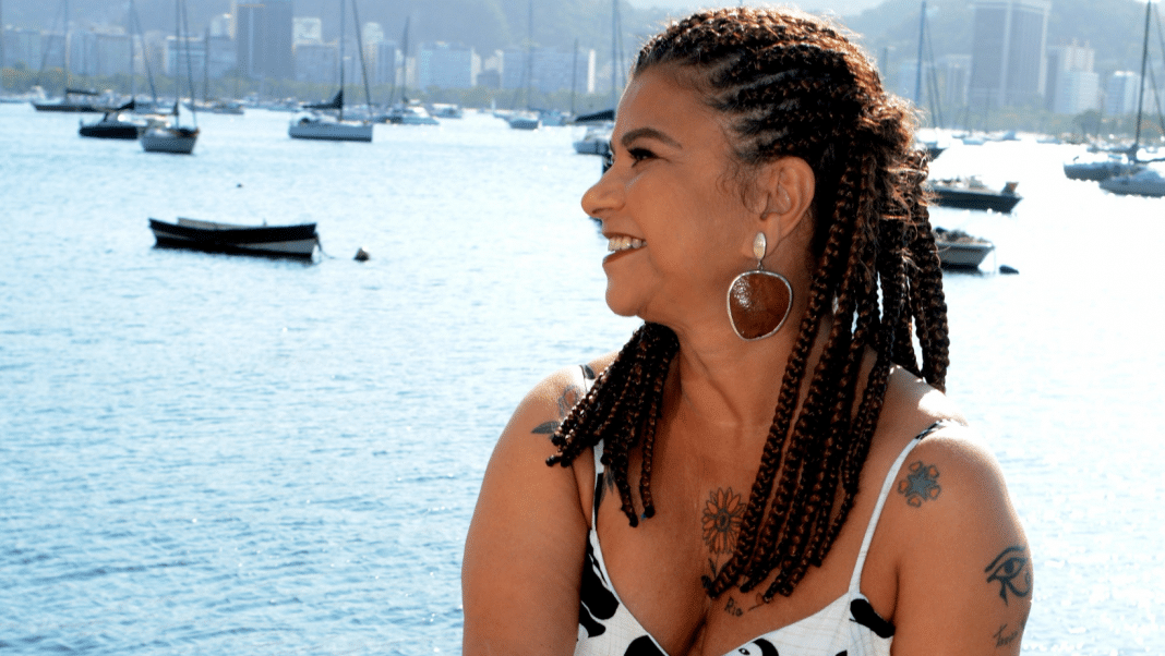 Dorina apresenta novo show “Mosaico” no Teatro Brigitte Blair em Copacabana