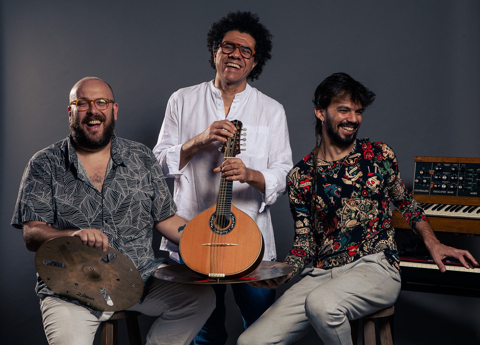 revistaprosaversoearte.com - 'Flying Chicken', álbum de Hamilton de Holanda, participação de Thiago Rabello e Salomão Soares