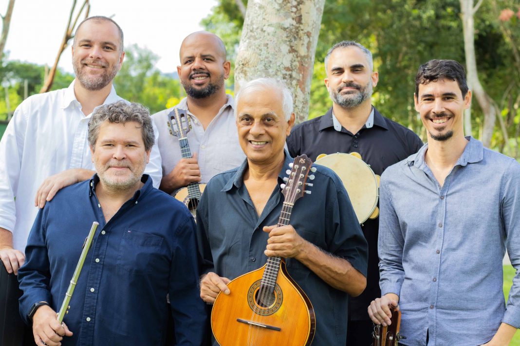 ‘Improvisando’, álbum de Ronaldo do Bandolim e o grupo Choro da Ribeira