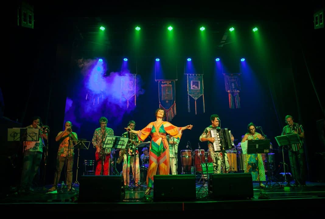 Cordão do Boitatá circula com show no SESC Pulsar